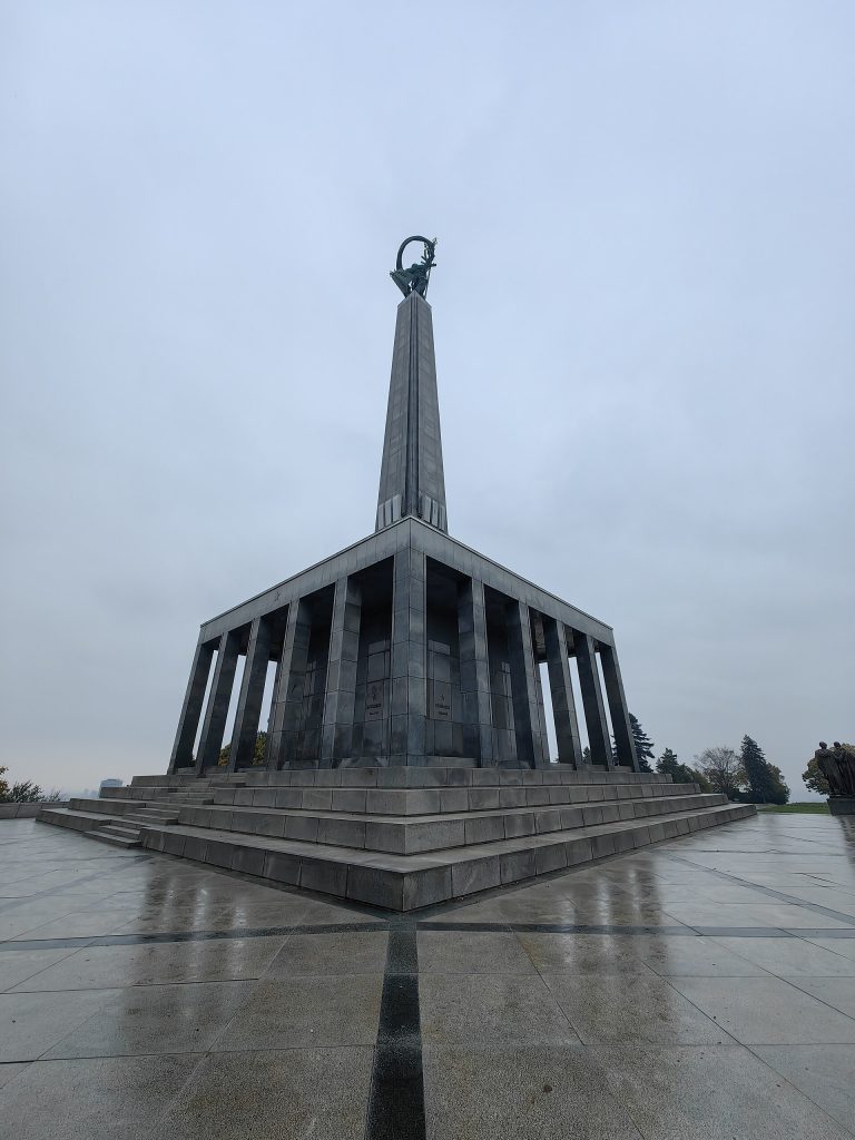 Μνημείο Slavín